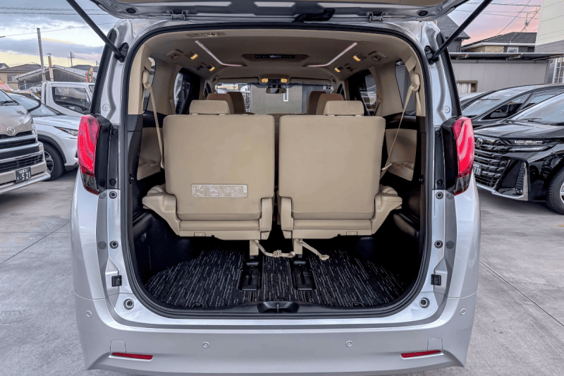 Luxury 8-Seater